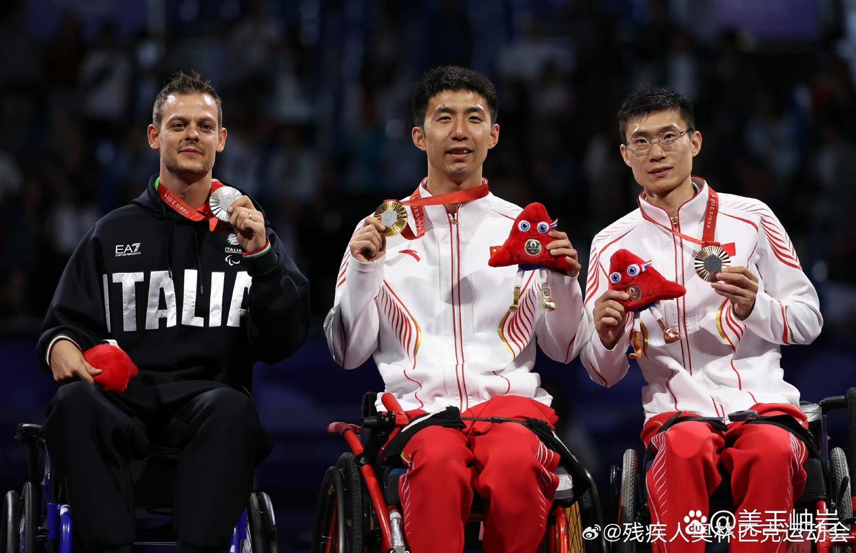 队员在比赛中深刻挖掘对手弱点获得胜利